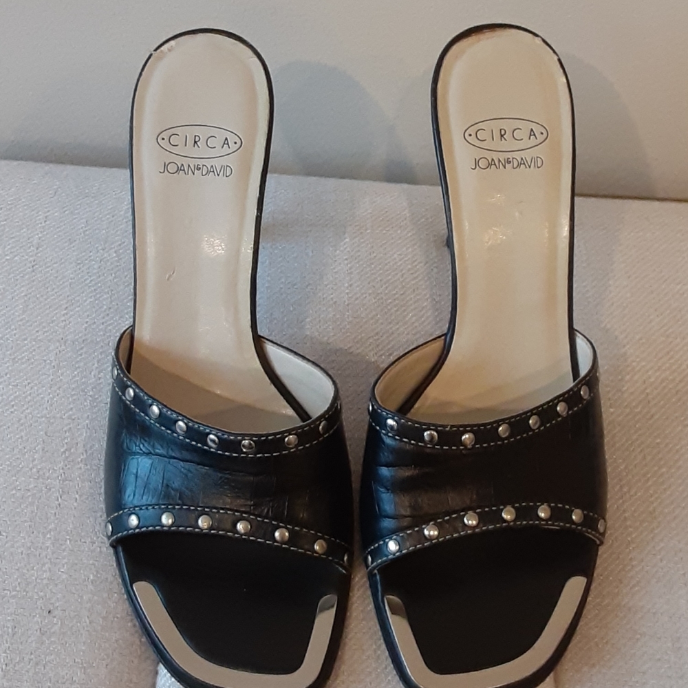 Joan & David (circa) Slip on heeled shoe